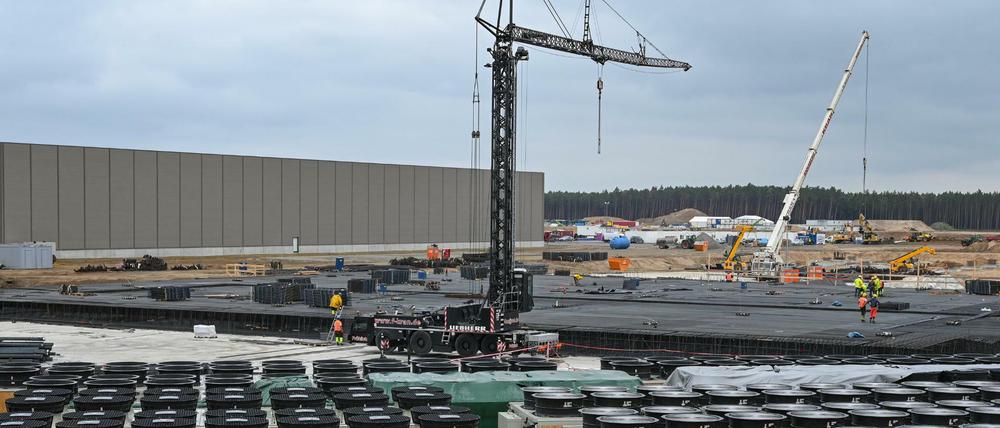 Das Baugelände der Tesla-Gigafactory bei Grünheide östlich von Berlin.