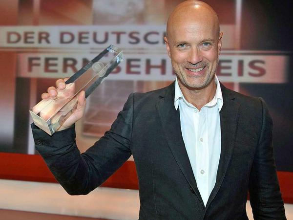 Christian Berkel freut sich im September 2009 in Köln bei der Verleihung des Deutschen Fernsehpreises über den Gewinn in der Kategorie "bester Fernsehfilm" für den Film "Mogadischu".