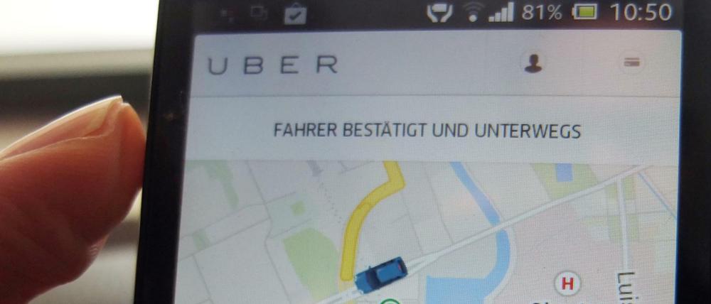 Ein Uber-Fahrzeug lässt sich nur per App rufen. Die Fahrt kann immer genau auf dem Display verfolgt werden.