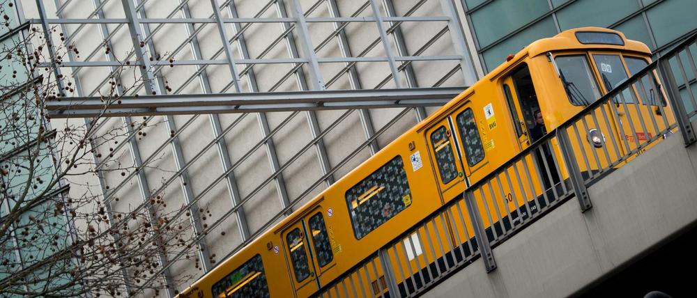 Der dritte Warnstreik der BVG kommt: Fahrende U-Bahnen wird es am Montag nicht geben. (Symbolbild)