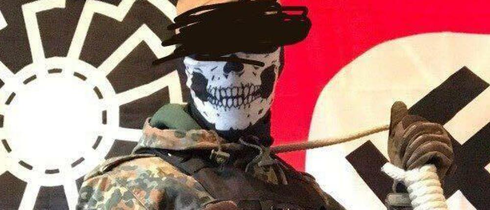 Foto aus dem Chat „Totenwaffen“, in dem der Potsdamer Jugendliche als Neonazi aktiv war.