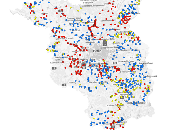 Tausend besondere Orte der Mark: An den blauen Punkten gibt es einen Provider, an den gelben zwei, an den roten drei. 