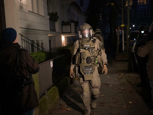 Der Schwerpunkt der bundesweiten Durchsuchungen gegen eine mutmaßliche Schleuserbande lag laut Polizei auf Berlin und Brandenburg.
