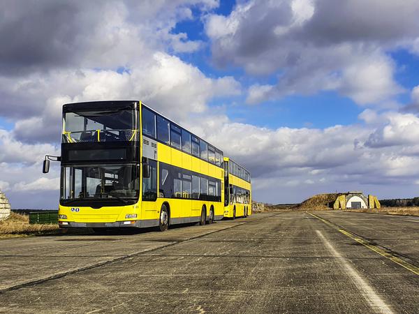 Auf dem ehemaligen Flugplatz sollen in Zukunft Busse mit Elektromotoren ausgestattet werden.