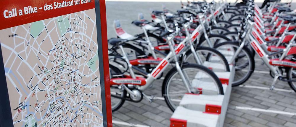 Klotz an Klotz. Die Bahn will an bis zu 320 Orten in der Stadt ihre Fahrradständer montieren. 