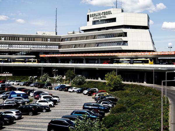 Der Flughafen Berlin-Tegel bleibt nun doch geöffnet, die Passagierzahlen steigen wieder.