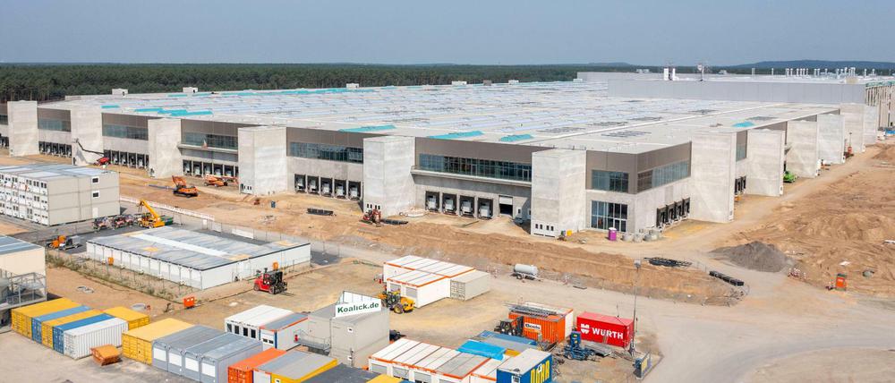 Die Baustelle der Tesla-Gigafabrik in Grünheide Ende Juli 2021.