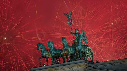Das Feuerwerk am Brandenburger Tor.