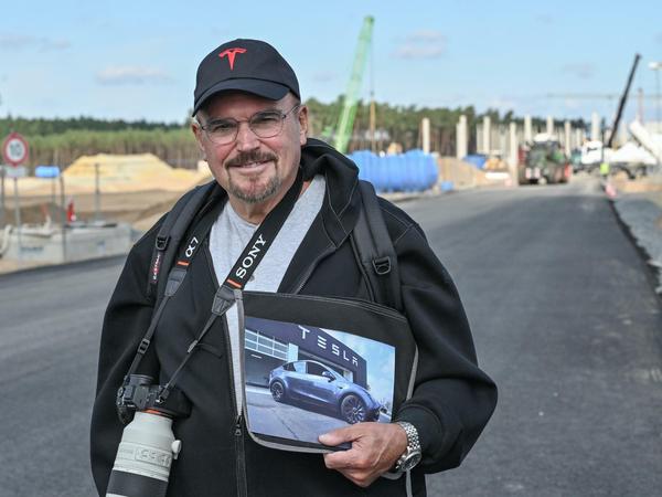 Hans-Jürgen Michelsen, Tesla-Fan aus Berlin, will nur ein Model Y aus Brandenburg.