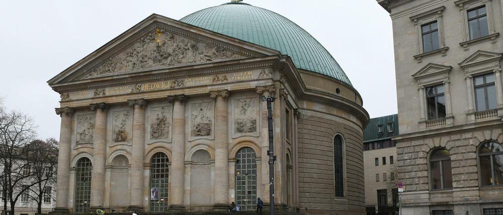 Die Hedwigskathedrale in Mitte ist die Bischofskirche des Erzbistums Berlin. Aus diesem traten vor zwei Jahren 10.068 Menschen aus.