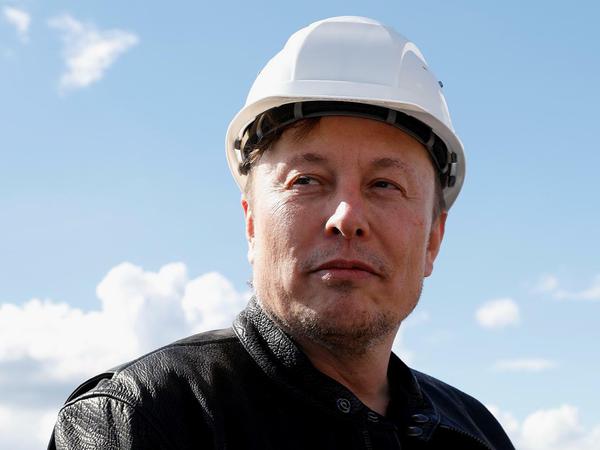 Rastloser Tesla-Chef: Elon Musk im Mai bei einem Besuch auf der Baustelle in Grünheide.