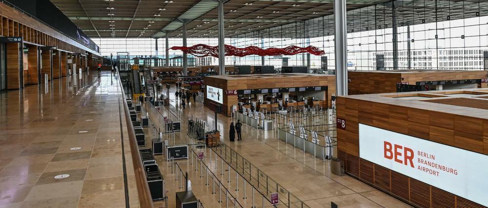 Blick in den Terminal 1 des Flughafens «Willy Brandt» BER - nach zahlreichen Fehlalarmen bei der Brandmeldeanlage, werden zusätzliche Kameras installiert.