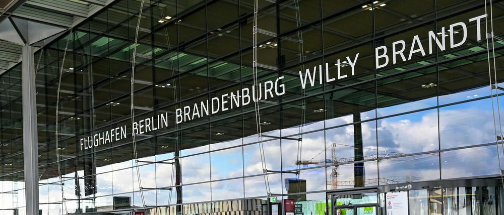 Kaum Passagiere, kaum Einnahmen, aber Milliarden Schulden: Der BER-Hauptstadtairport in Schönefeld, ist finanziell in einer Existenzkrise.  