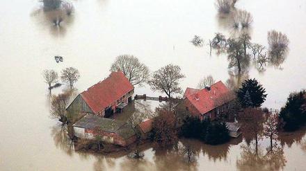 Land unter. Die Elbe hat nahe Wittenberge mit 7,29 Metern den höchsten Wert bei eisfreiem Hochwasser seit Beginn der Pegelbeobachtungen erreicht. 