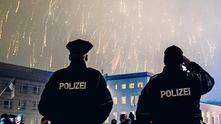 Am Brandenburger Tor ging alles gut. 900 Polizisten und 600 Ordner waren rund um die Silvestermeile im Einsatz. 