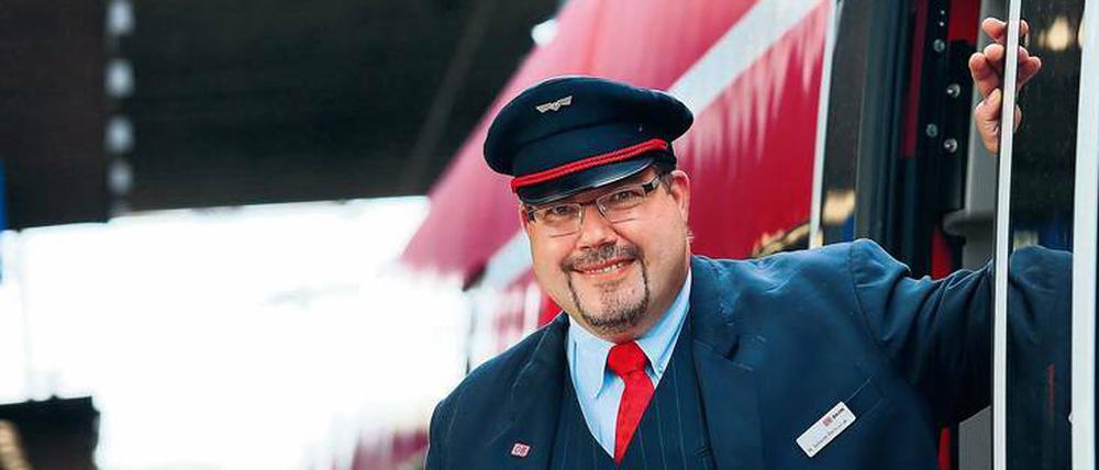 Heiko Schmidt-Dworschak ist Zugbegleiter und lässt sich nun zum Zugführer ausbilden. 