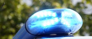 Ein Blaulicht auf einem Polizeifahrzeug.