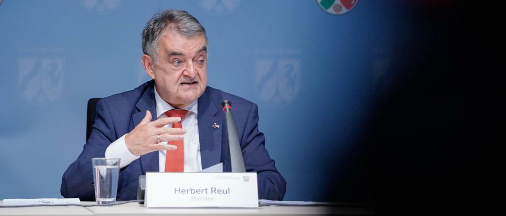 Erschüttert: NRW-Innenminister Herbert Reul (CDU). 