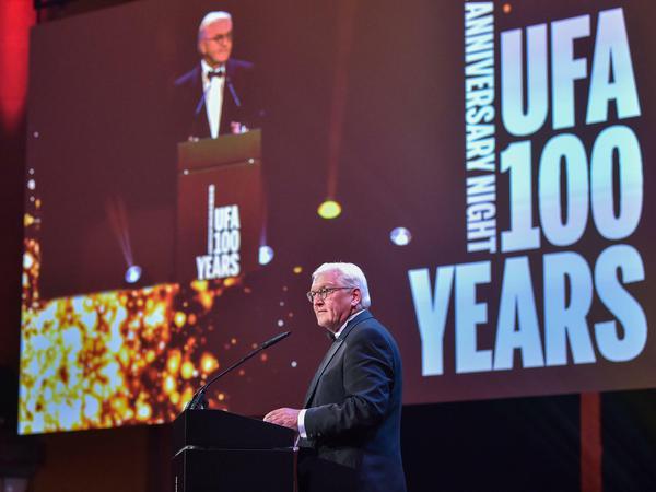 Vielbeklatsche Würdigung. Bundespräsident Frank-Walter Steinmeier spricht bei der UFA Anniversary Night im Palais am Funkturm. 