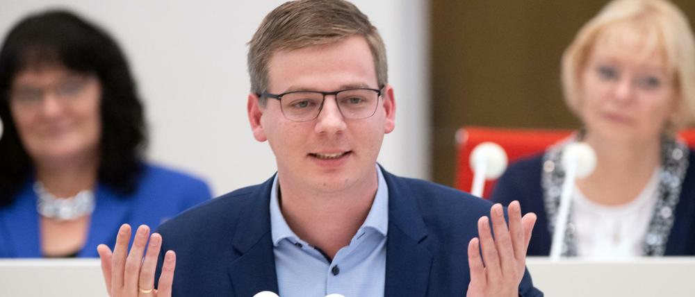 „Es darf keine Zusammenarbeit mit der AfD geben“, sagt Brandenburgs Linken-Chef Sebastian Walter und kritisiert seine Genossen.
