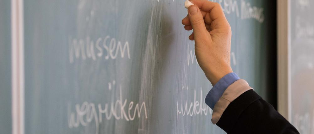 Im kommenden Schuljahr werden an Brandenburgs Schulen rund 1800 neue Lehrkräfte gebraucht.