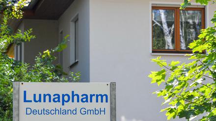 Brandenburg, Blankenfelde-Mahlow: Das Gebäude der Lunapharm Deutschland GmbH. Die Firma ist nicht die einzige, die in illegalen Medikamentenhandel verstrickt ist.