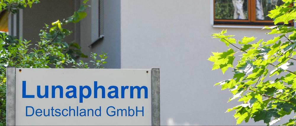 Brandenburg, Blankenfelde-Mahlow: Das Gebäude der Lunapharm Deutschland GmbH. Die Firma ist nicht die einzige, die in illegalen Medikamentenhandel verstrickt ist.