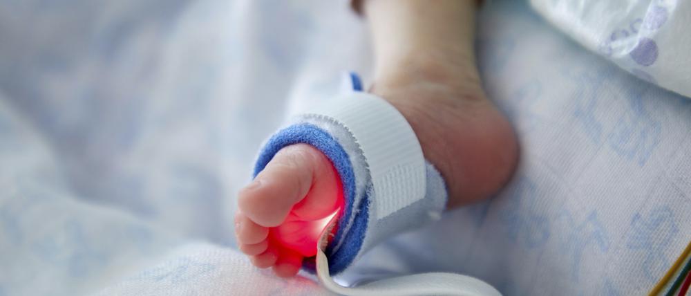 Klein und schutzlos: Besonders Babys kann eine Infektion mit RSV schwer treffen.