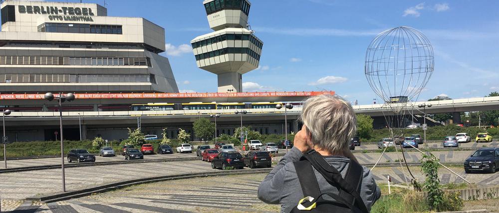 Nostalgische Flughafen-Liebhaber halten ihre letzten Eindrücke von Tegel fest.