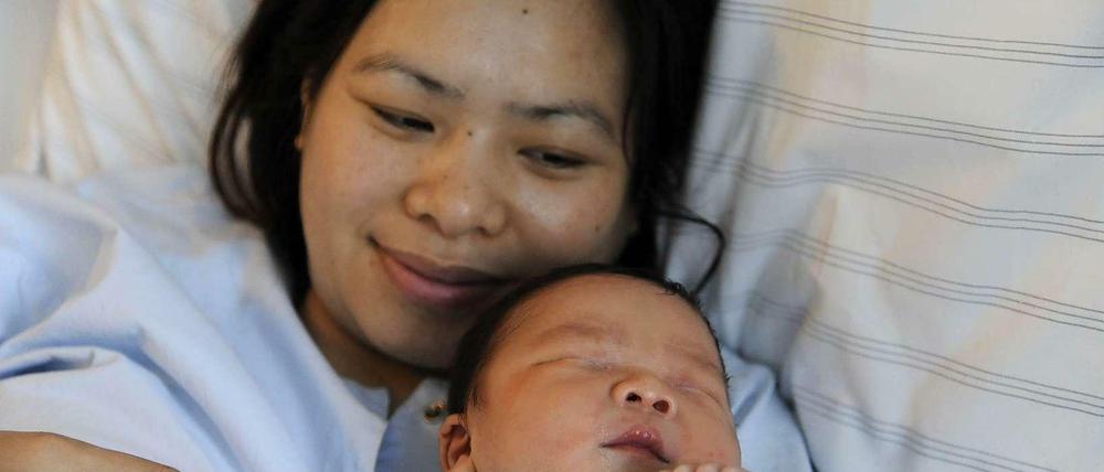 Das Neujahrsbaby Ha Tung Anh Phillip, geboren um 0:02 im Lichtenberger Sana-Klinikum.