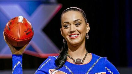 Liegt gut in der Hand: Popstar Katy Perry tritt heute Abend beim Super Bowl auf. Dann wird sie aber wohl den Ball gegen ein Mikrofon tauschen.