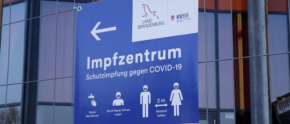 Erst mal keine neuen Termine für Erstimpfungen: Das Impfzentrum auf dem Gelände des Filmparks Babelsberg in Potsdam.