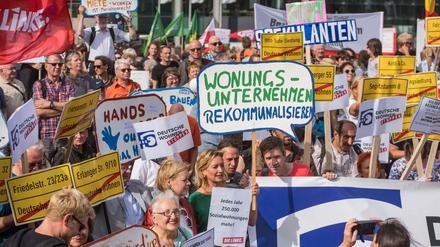 In Berlin wächst der Widerstand gegen steigende Mieten und Immobilienspekulanten, wie hier im September bei einer Kundgebung mehrere Initiativen.