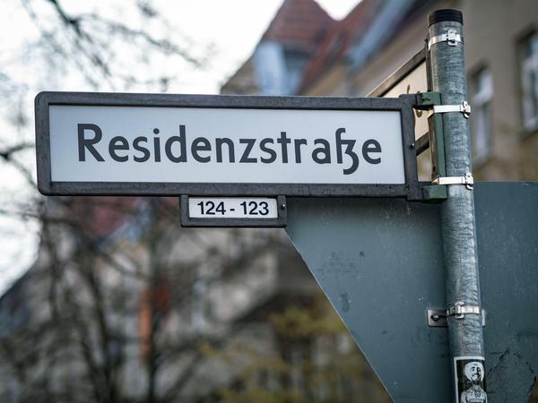Der Bürgermeister hofft in der Residenzstraße auf Veränderung - Zuzug und andere Geschäfte. Verdrängung will er allerdings vermeiden.