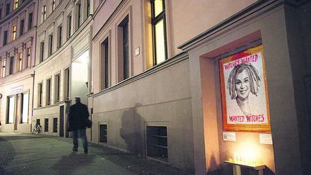 Zwei Berliner Künstler haben Porträts von Menschen auf Wände gemalt, an denen sich Diskussionen entzünden. Zum Beispiel ist die transsexuelle Drehbuchautorin Lana Wachowski unter ihnen zu finden.