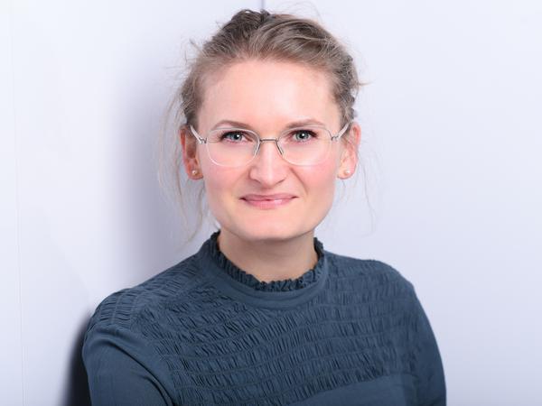 Justyna Menke arbeitet als Schulpsychologin am Schulpsychologischen und inklusionspädagogischen Beratungs- und Unterstützungszentrum (SIBUZ) in Steglitz-Zehlendorf und in eigener Praxis in Friedenau als Supervisorin und Coach.