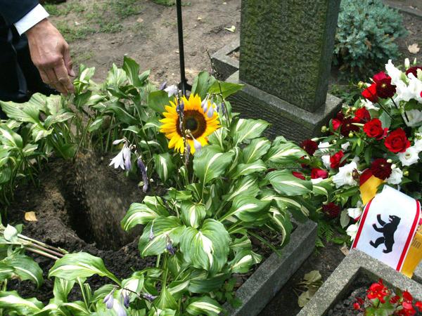 Auf dem Dorotheenstädtischen Friedhof in Berlin wurde 2003 die Urne von Herbert Marcuse beigesetzt, fast 25 Jahre nach dessen Tod. 