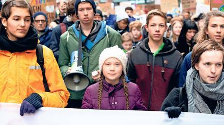 In Bewegung. Sie mobilisiert tausende Schüler. Bei Greta Thunbergs erstem Auftritt in Deutschland mussten die Hamburger Veranstalter umplanen, damit alle Demonstranten Platz finden.