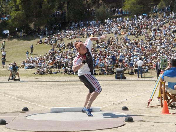Magischer Ort. Der Kugelstoßwettbewerb in antiken Olympia 2004 ist für Nadine Kleiner unvergesslich.