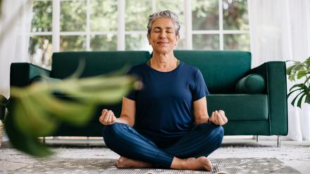 In der Mitte des Lebens verschieben sich für manche Menschen die Prioritäten. Yvonne Meumann wagte einen Neustart als Yogalehrerin (Symbolbild).