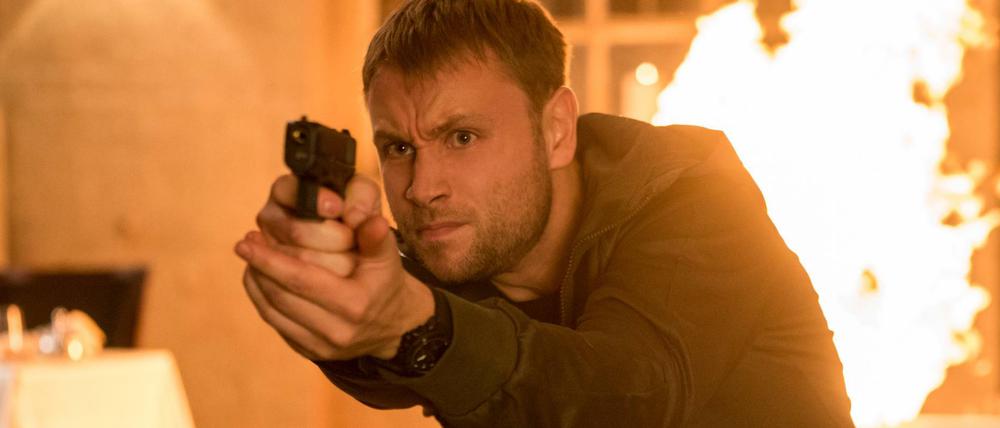 Max Riemelt schießt sich als Safeknacker Wolfgang den Weg frei in Staffel zwei von "Sense8"
