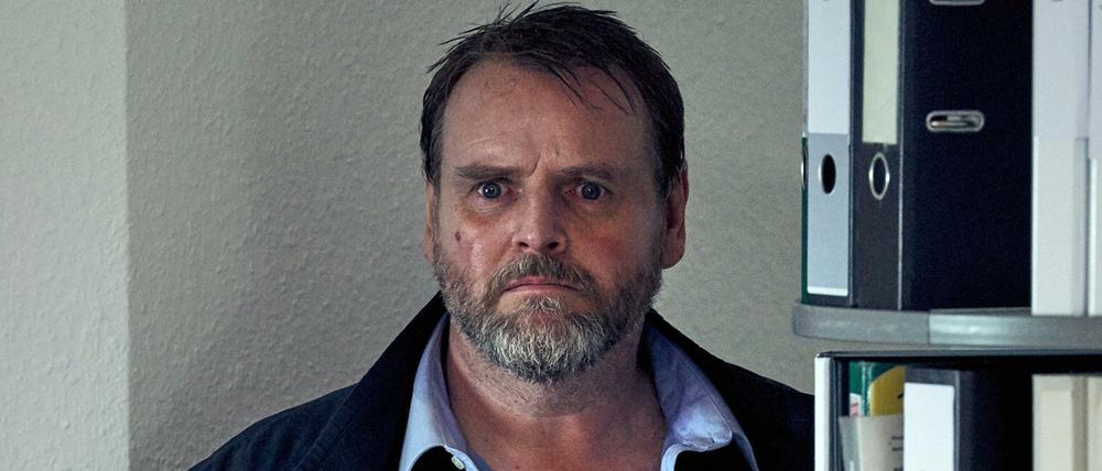 Muhammad Hövermann (Felix Vörtler) hat sich in der Bank verschanzt, mit einem Sprengstoffgürtel.