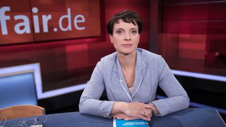 Frauke Petry (AfD), Fraktionsvorsitzende im sächsischen Landtag, zu Gast in der ARD-Talkshow "Hart aber fair".