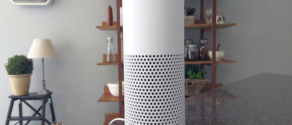 „Alexa, die Nachrichten bitte.“ Der Amazon-Lautsprecher Echo reagiert auf menschliche Sprache.