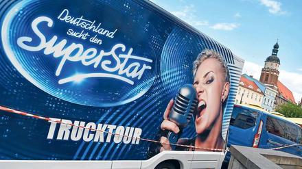 Auf Casting-Tour: Noch bis Ende September fährt der „DSDS“-Truck durch Deutschland. Auch in Cottbus machte er Station. 