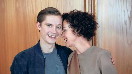Ein Herz und eine Seele? Jonas Nay und Maria Schrader spielen auch in „Deutschland 86“ Neffe und Tante in der Hauptverwaltung Aufklärung der Stasi.