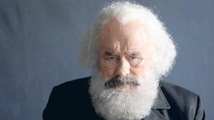 Was war richtig, was habe ich falsch gemacht? Der alte Karl Marx, gespielt vom 87-jährigen Mario Adorf, blickt auf sein Leben zurück.