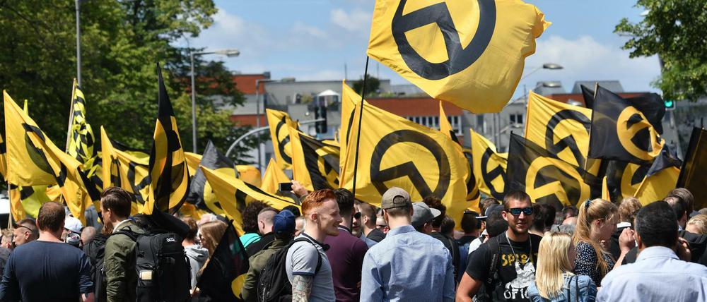 Anhänger der rechtsextremen Identitären Bewegung in Berlin.