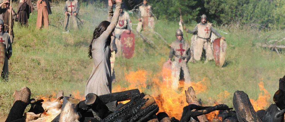 Mit Feuer und Schwert gegen die Albigenser in Südfrankreich: Der Event-Film spielt abwechselnd zu Anfang des 13. Jahrhunderts und in der Gegenwart. 