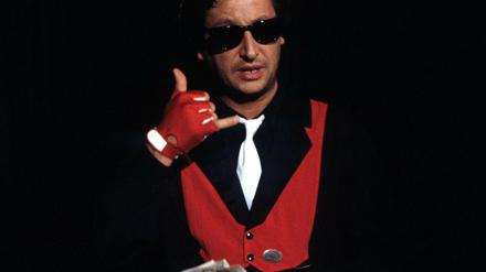 Weiße Krawatte, schwarze Sonnenbrille, übertriebener italienischer Akzent - fertig war der schmierige Mafioso des Franco Campana